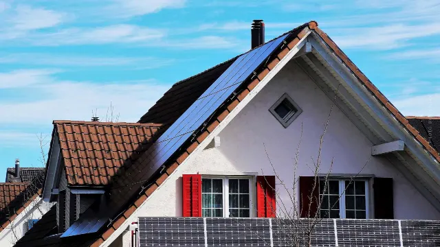 Calcolatore di sistema solare: calcola da solo il tuo sistema solare individuale / impianto fotovoltaico