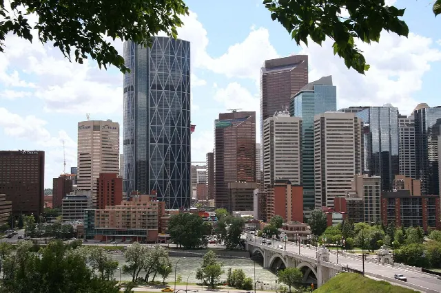 Broker di lusso Calgary (Canada): Condominio, casa e investimento