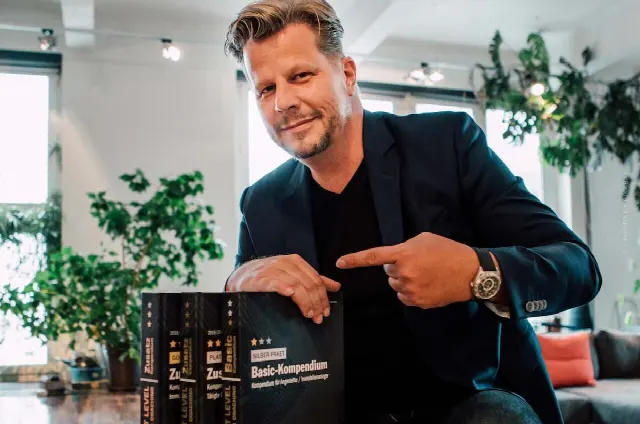 Alex Fischer Wiki: Immobili, tasse, libro, corsi, seminari – Esperienze