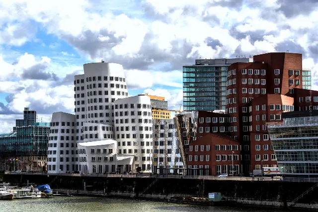 Vivere a Düsseldorf: esclusive proprietà di lusso sulle rive del Reno a Oberkassel, Altstadt & Golzheim – consigli, prezzi al metro quadro e co.