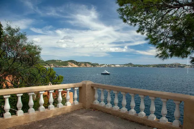 Rendi il tuo balcone e la tua terrazza adatti all’estate – idee di decorazione, tendenze di design e molto altro