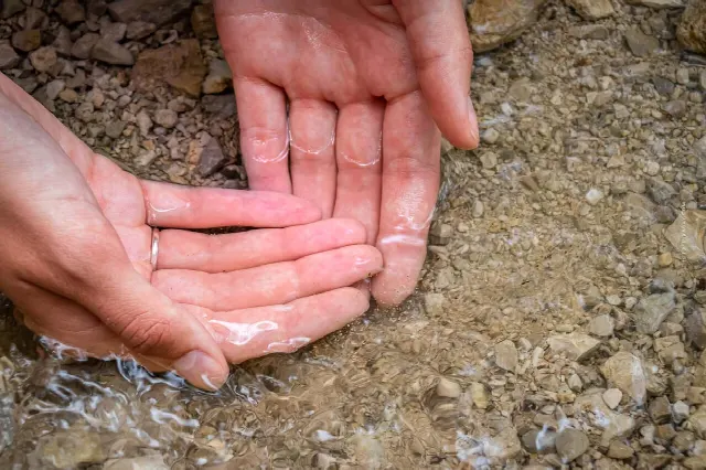 Vendere una fonte d’acqua: Procedura, valutazione, vendita anonima di terreni e sorgenti