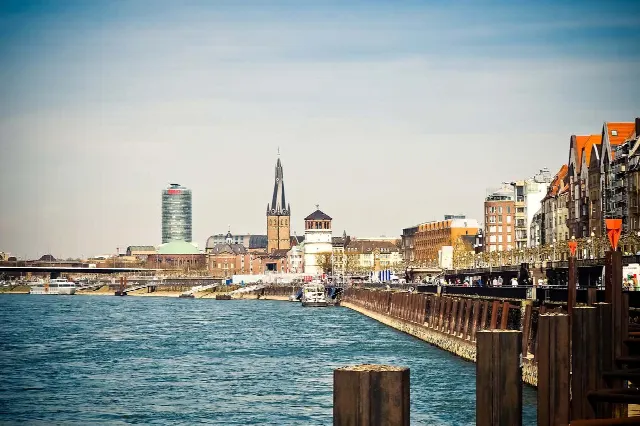 Vivere in Altstadt (Düsseldorf): Proprietà esclusive nel centro – prezzi al metro quadrato per villa, appartamento e condominio
