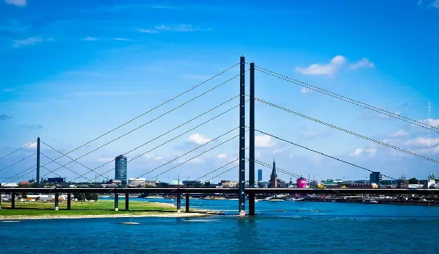 Vivere a Oberkassel (Düsseldorf): Villa, appartamento e casa plurifamiliare come investimento di capitale – visualizzazione, prezzi al metro quadro, consigli & co.