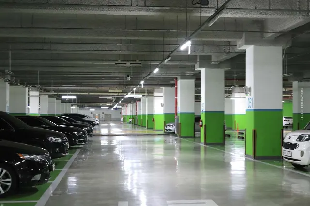 Vendere un parcheggio sotterraneo: Valutazione, procedura, vendita + lista di controllo