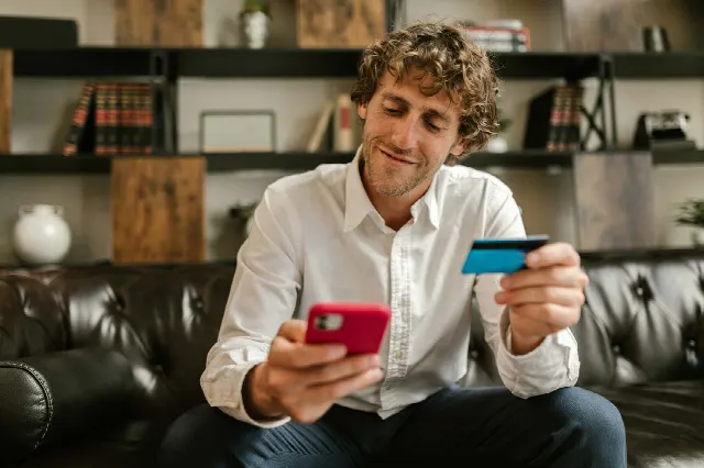 Calcolatore di carte di credito e carte di debito: fornitori tedeschi a confronto – controllo gratuito