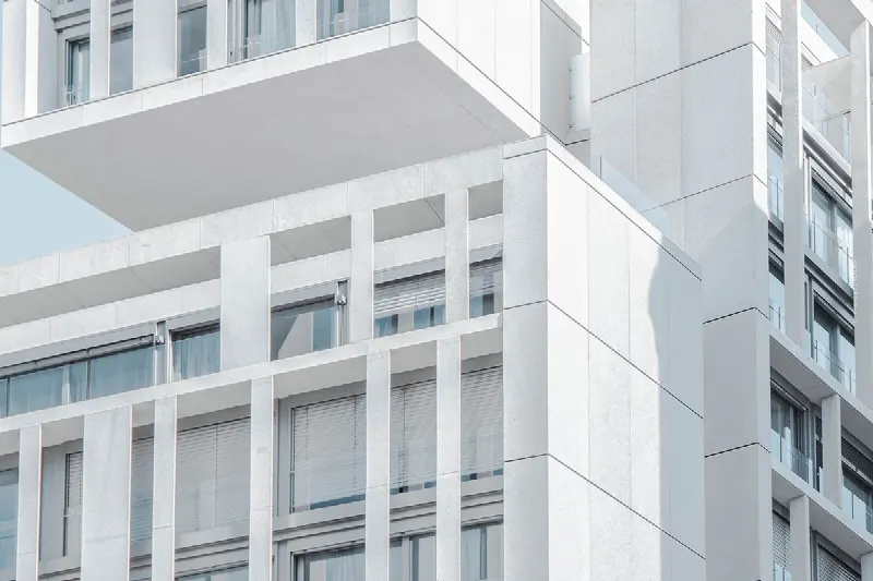 Revisione commerciale: contratti d’affitto, costi operativi, manutenzione – Valutazione di una casa e di un appartamento