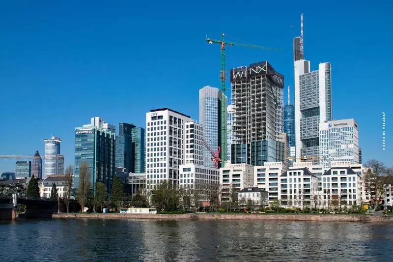 Nuova costruzione: affittare, comprare, vivere? Costruzione, finanziamento e industria – fatti