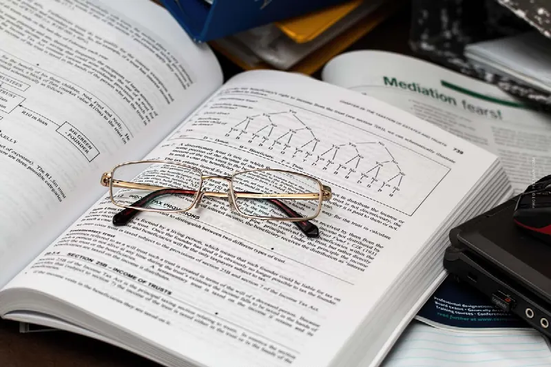 Imposta sui guadagni di capitale (KapESt): quanto? Indennità, GmbH, Azioni e Legge