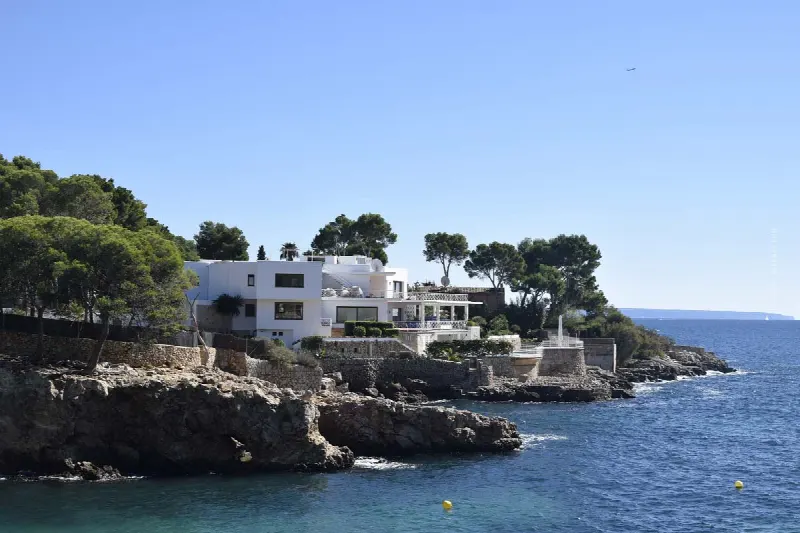 Comprare e affittare una villa: Rendimento, stagione, spese di servizio, ristrutturazione, finanziamento…