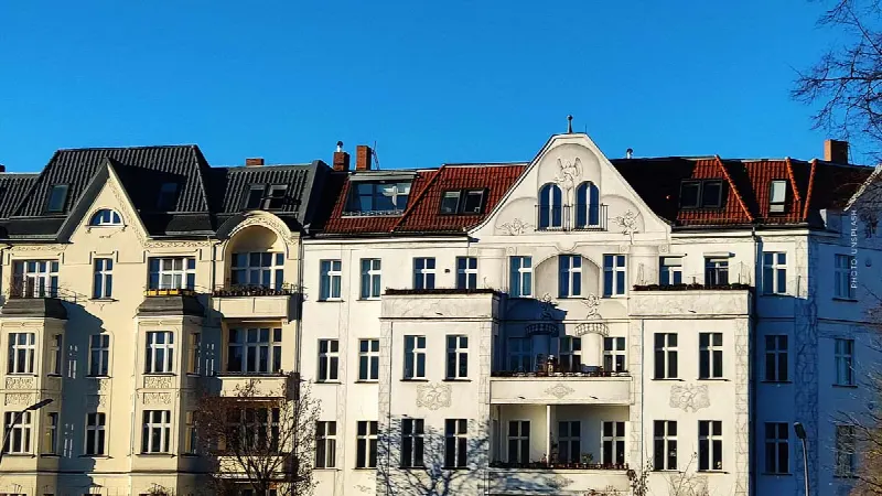 Vendere un appartamento in condominio a Berlino: passaggi, agenzie immobiliari, tasse – a cosa fare attenzione?